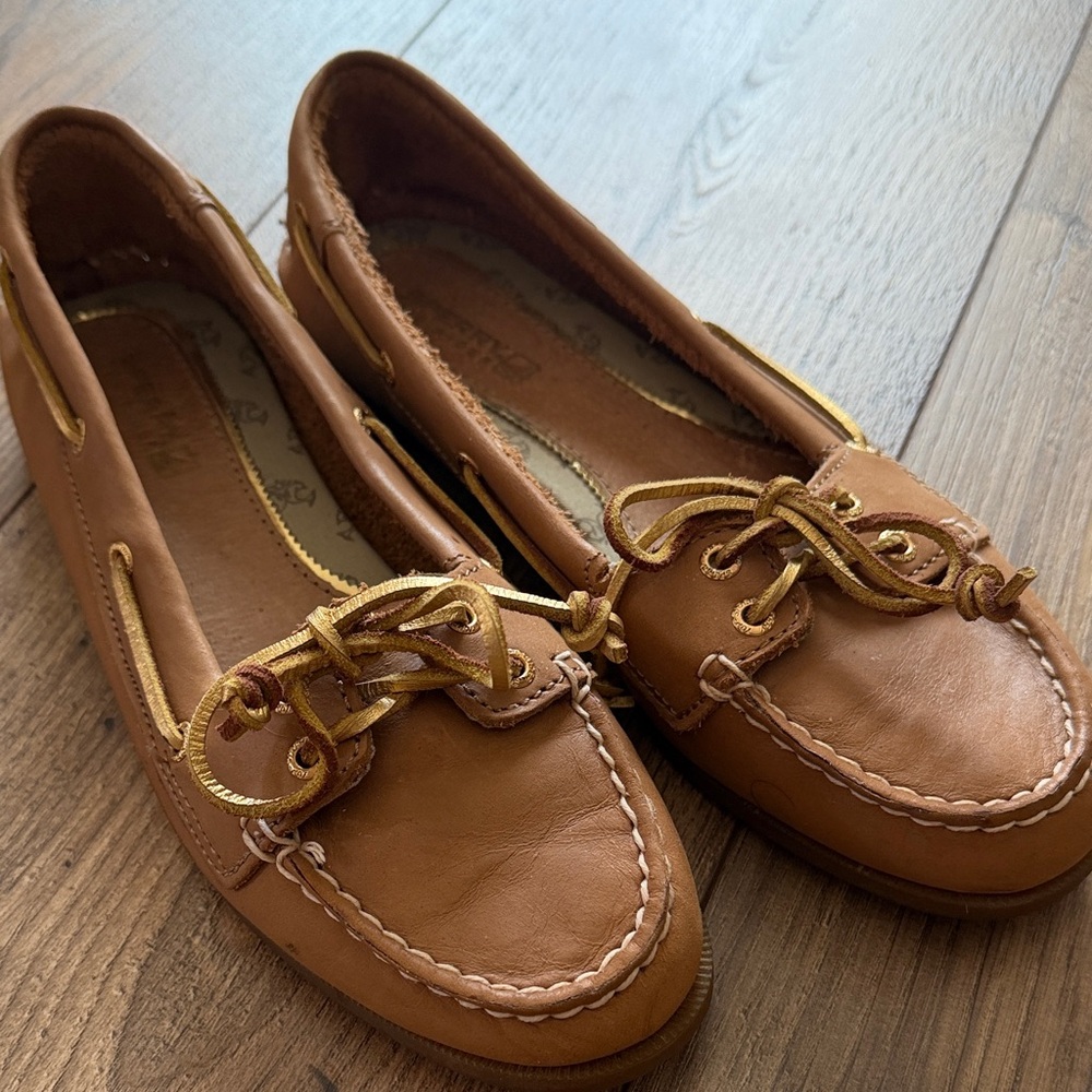 Sperry Women’s Topsiders Tan Leather Moccasin with Gold Leather Laces